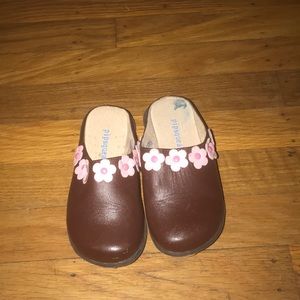 8.5 toddler clog